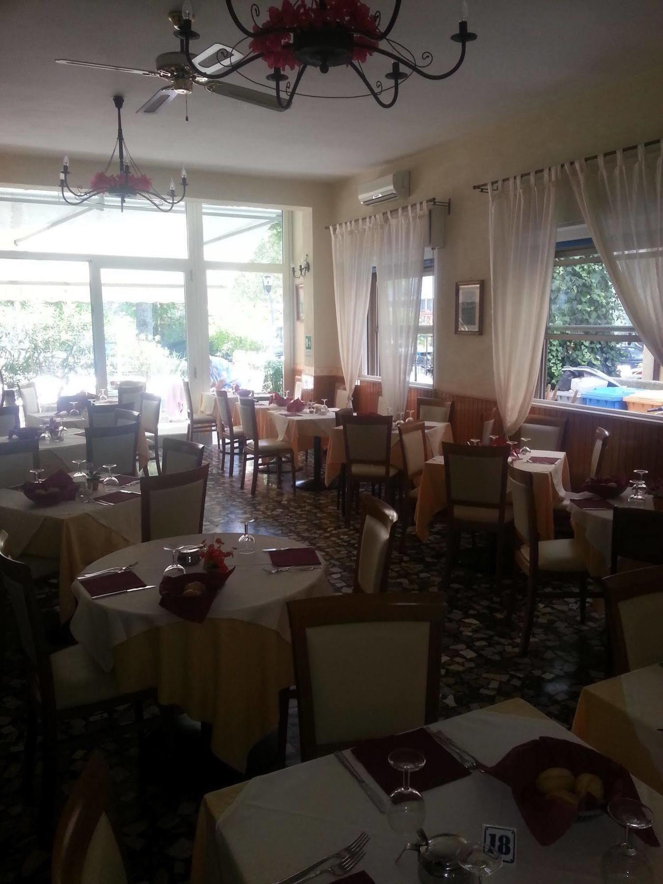 Mehari Rimini - Family Hotel Ngoại thất bức ảnh